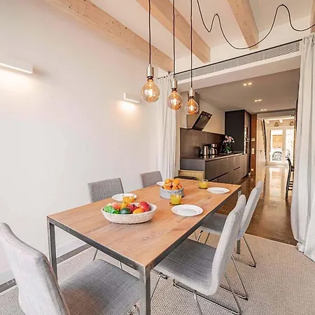 Elegant Town House In 2 Bedrooms Roser Vell Located In Heart Of Old Town بويينسا